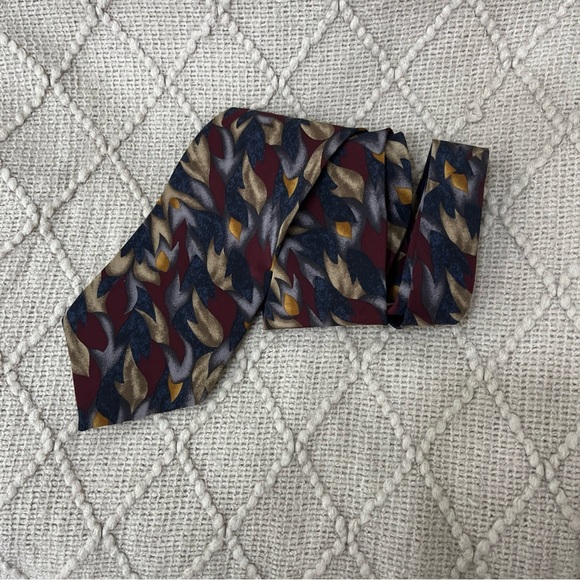 Jimmy V -Jim Valvano Bob Costas Collection Two 100% Silk Tie - Picture 6 of 7